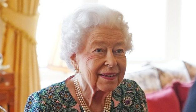 La reina Isabel II dio positivo a Covid-19