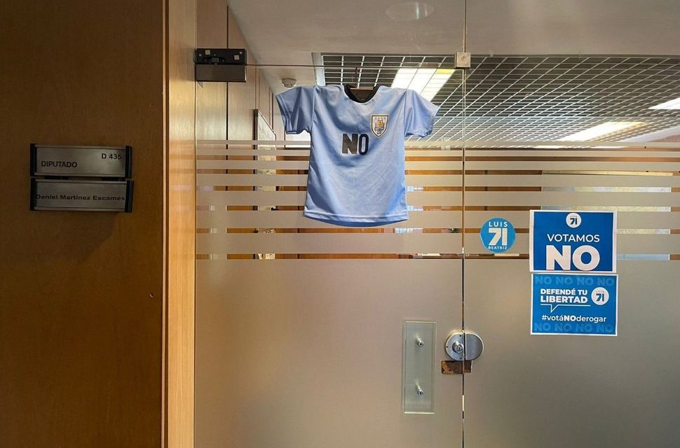 AUF intimó a un asesor del Partido Nacional por usar la camiseta de Uruguay en campaña de la LUC