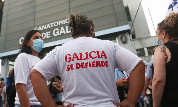 Socios en movilización por Casa de Galicia: «En esta situación no solo son responsables las directivas, también lo es el Estado»