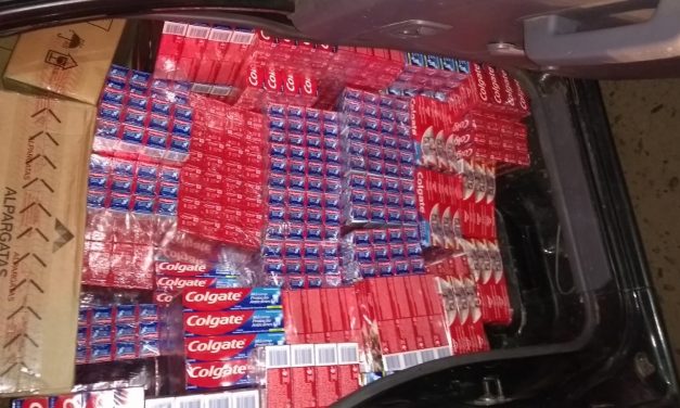 Camioneta robada que trasladaba contrabando chocó con móvil policial; sus ocupantes huyeron