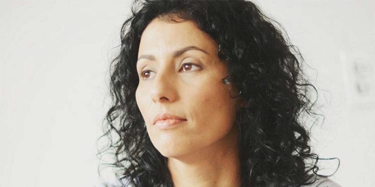 La escritora cubana Dazra Novak presenta su última novela «Niñas en la casa vieja»