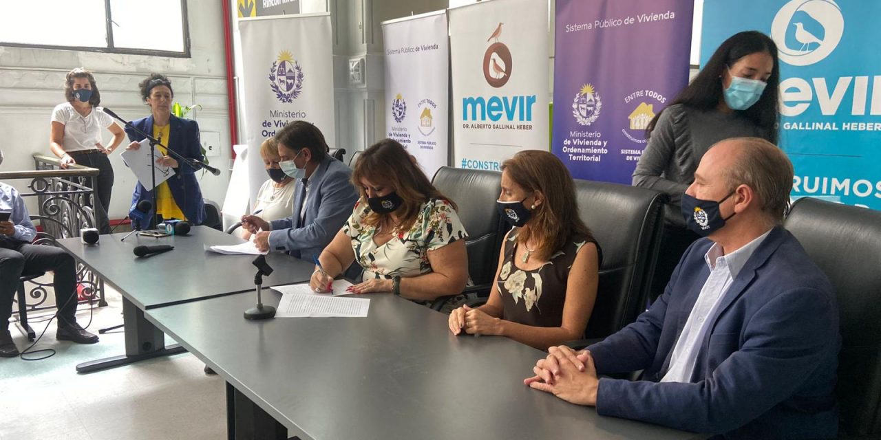 MVOT y MEVIR firman convenio para iniciar trabajos en asentamientos de todo el país