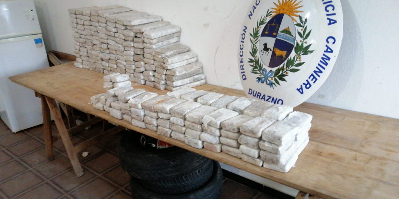 Mediante control de ruta Policía Caminera encontró 145 kilos de marihuana en auto de origen paraguayo