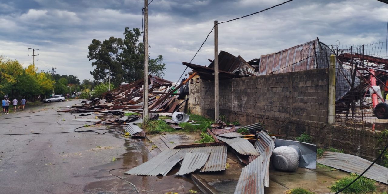 Fuertes tormentas azotaron la ciudad de Mercedes y generaron destrozos