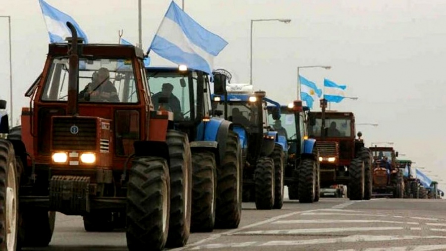 El campo se hace sentir en Argentina: miles de personas marcharon en tractor y criticaron fuertemente al gobierno