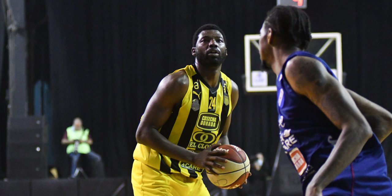 Lee Roberts: “La hinchada de Peñarol es increíble. Canta y alienta todo el juego”