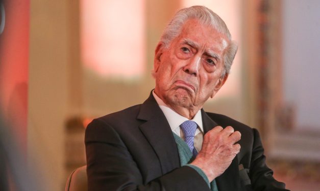 Mario Vargas Llosa: «Ojalá el resto de los países emiten el ejemplo de Uruguay»