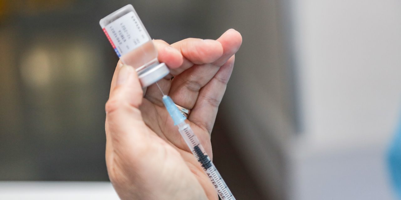 MSP comenzó vacunación de refuerzo para mayores de 80 años