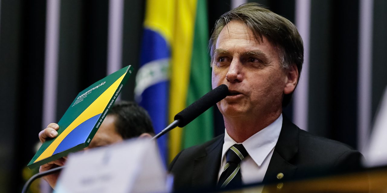 Bolsonaro evitó reconocer su derrota frente a Lula pero dijo que respetará la Constitución