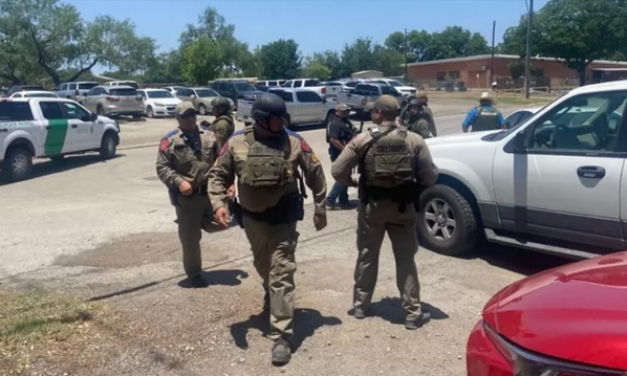 Tiroteo en escuela primaria de Texas dejó al menos 15 muertos; el agresor fue abatido