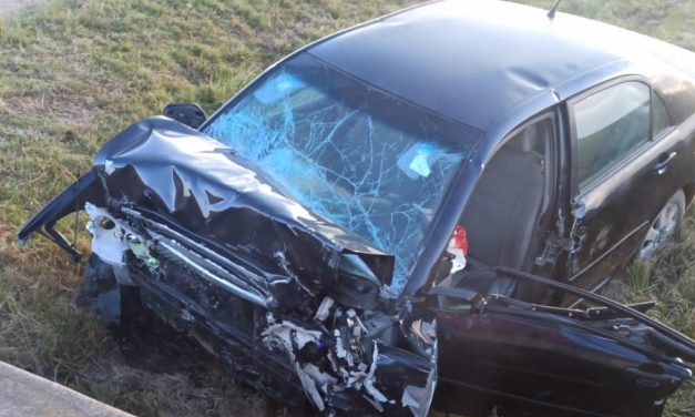 Conductor con graves lesiones tras despistar y chocar contra una alcantarilla