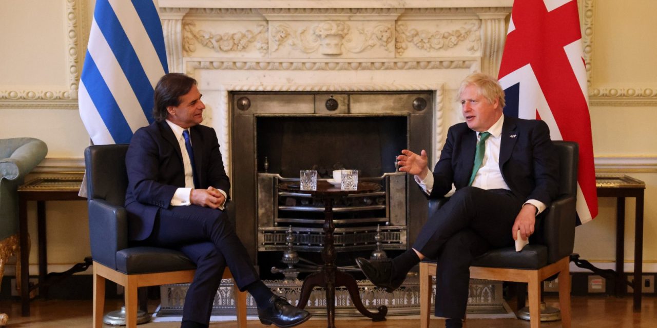 Lacalle Pou fue recibido por el primer ministro británico Boris Johnson