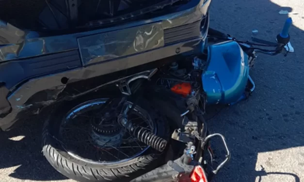 Motonetista sin libreta de conducir sufrió fracturas tras ser embestido por una camioneta
