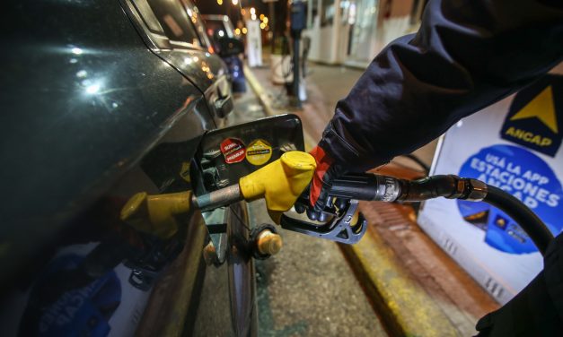Combustibles: para director de Ursea por el FA la regla PPI “fracasó” y planteó “variable” para bajar precios