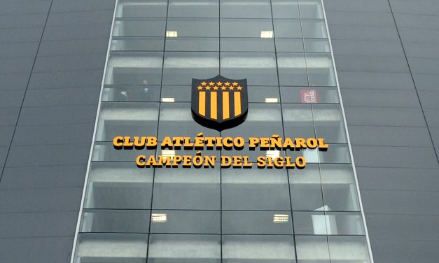 Dos jugadores del plantel principal de Peñarol fueron denunciados por “manoseo” a trabajadoras en una fiesta que organizaron