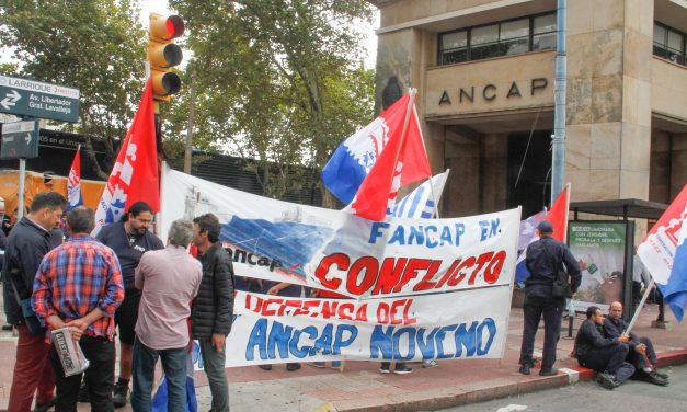 Sindicatos protestan frente a la sede de Ancap por presunta privatización 