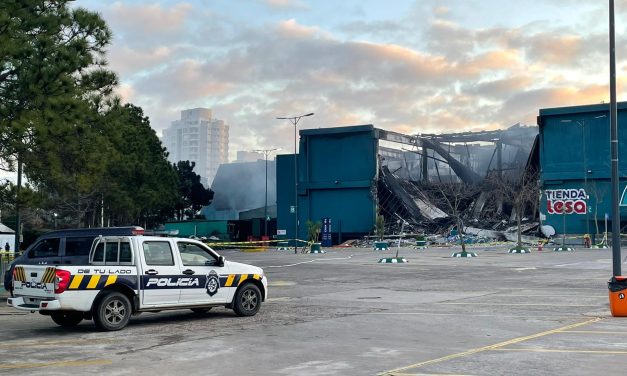 Punta Shopping en peligro de derrumbe tras incendio