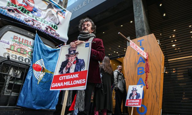AEBU denuncia incumplimiento de normas de seguridad en Citibank al bloquear rutas de salida a trabajadores