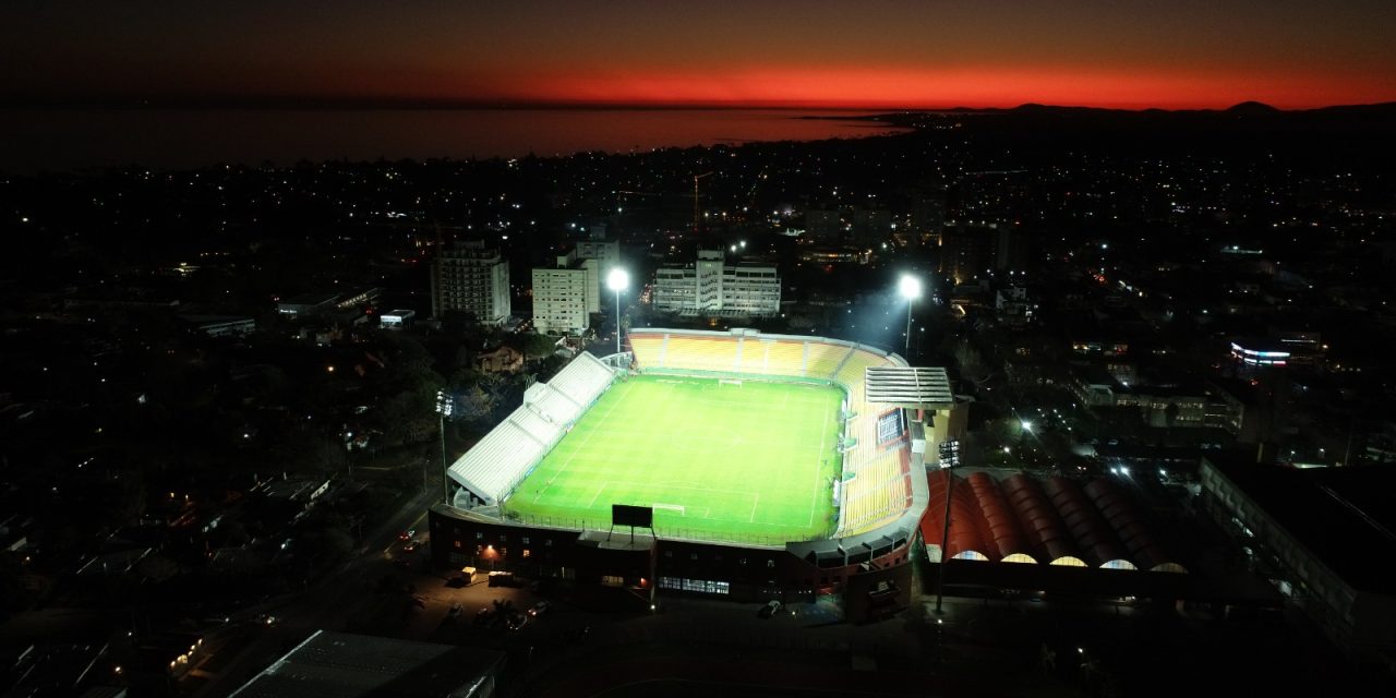 Estadio Domingo Burgueño inaugura nueva luminaria y queda listo para recibir partidos de FIFA y Conmebol