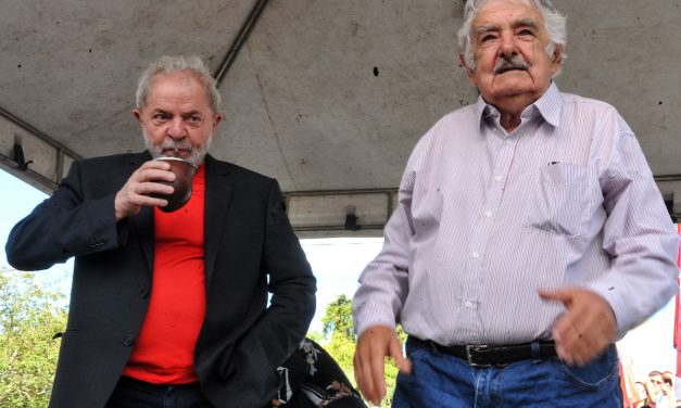 Entre samba, pizza y bebidas el Frente Amplio esperará la victoria de Lula