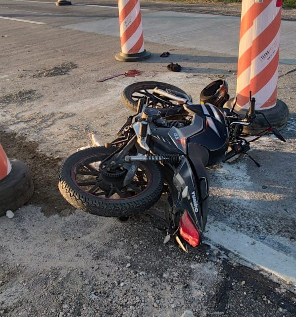 Un policía se encuentra grave tras chocar su moto en una zona con balizas en ruta 1