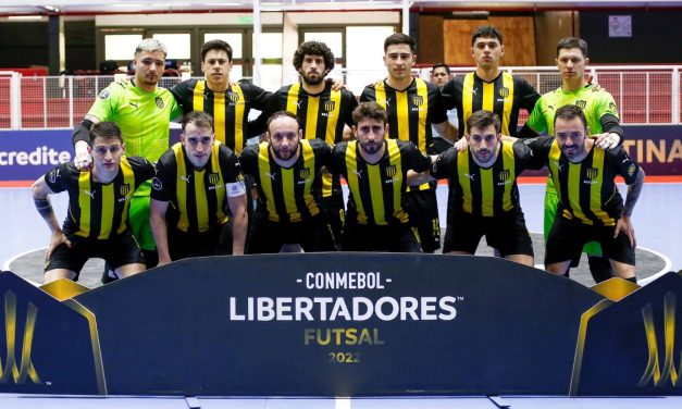 Peñarol hace historia en futsal y clasifica a semifinales