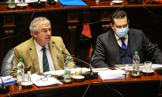 Frente Amplio convocará a Heber, Garcé y Ferrés al Parlamento por el caso Astesiano