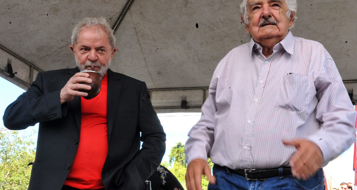 Mujica viaja a Brasil para esperar los resultados electorales con Lula Da Silva