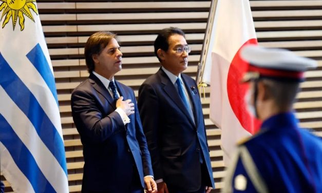 Lacalle Pou se reunió con el primer ministro japonés y le dijo que espera avanzar comercialmente con ese país