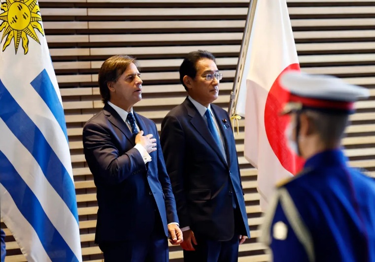 Lacalle Pou se reunió con el primer ministro japonés y le dijo que espera avanzar comercialmente con ese país