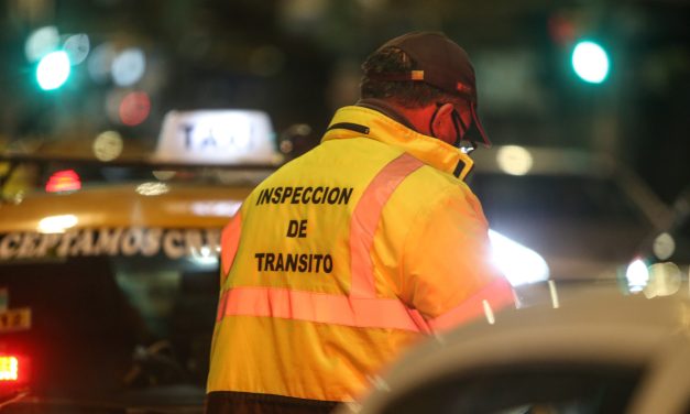 Fiscalía solicitará la condena del hombre que golpeó a un inspector de tránsito en avenida Italia