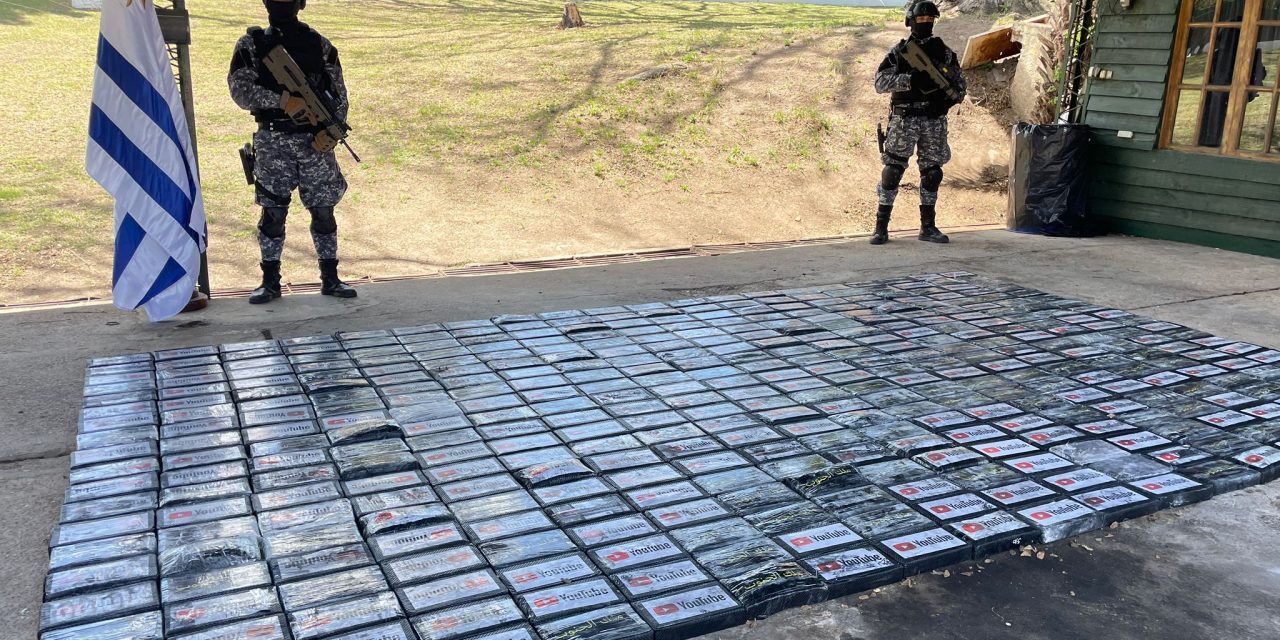 Ministerio del Interior presentó los más de 400 kilos de cocaína incautados en Tacuarembó