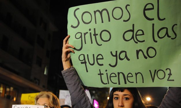 25N en Uruguay: agrupaciones marchan contra la «violencia vicaría y la justicia patriarcal»