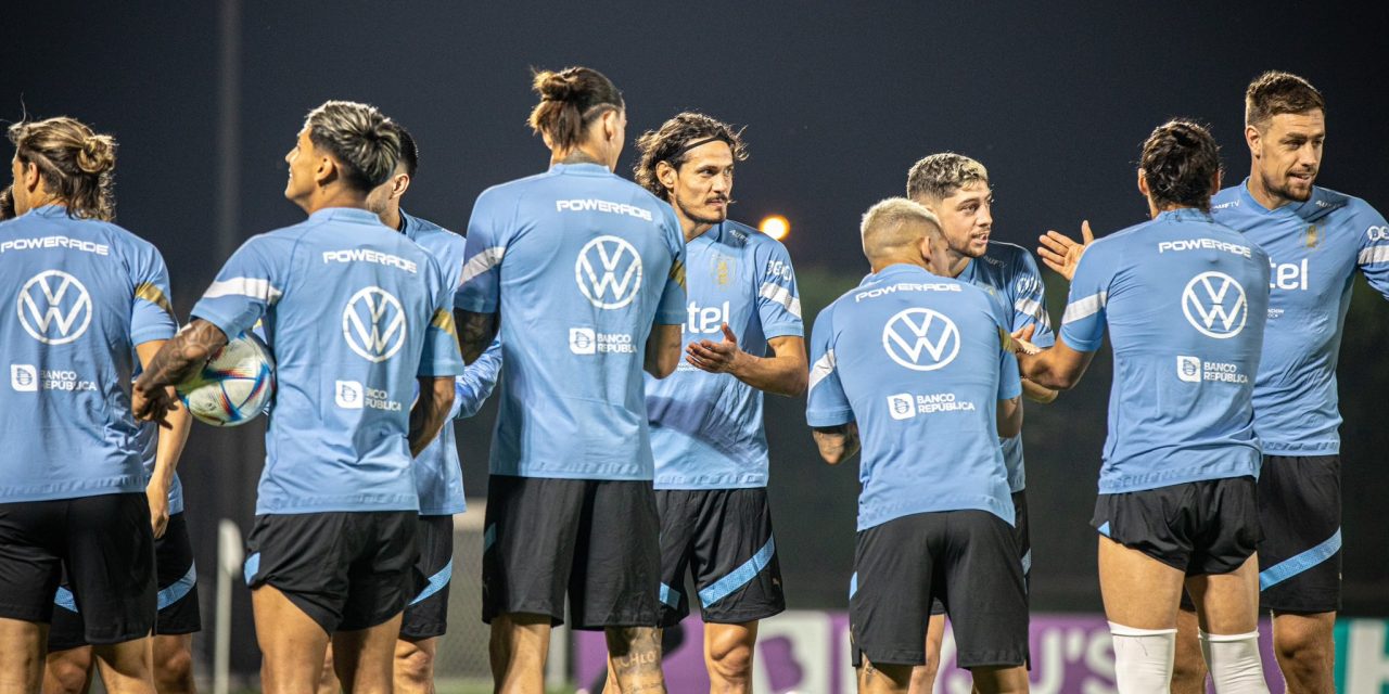 La Selección Uruguaya jugará con línea de cinco en el fondo