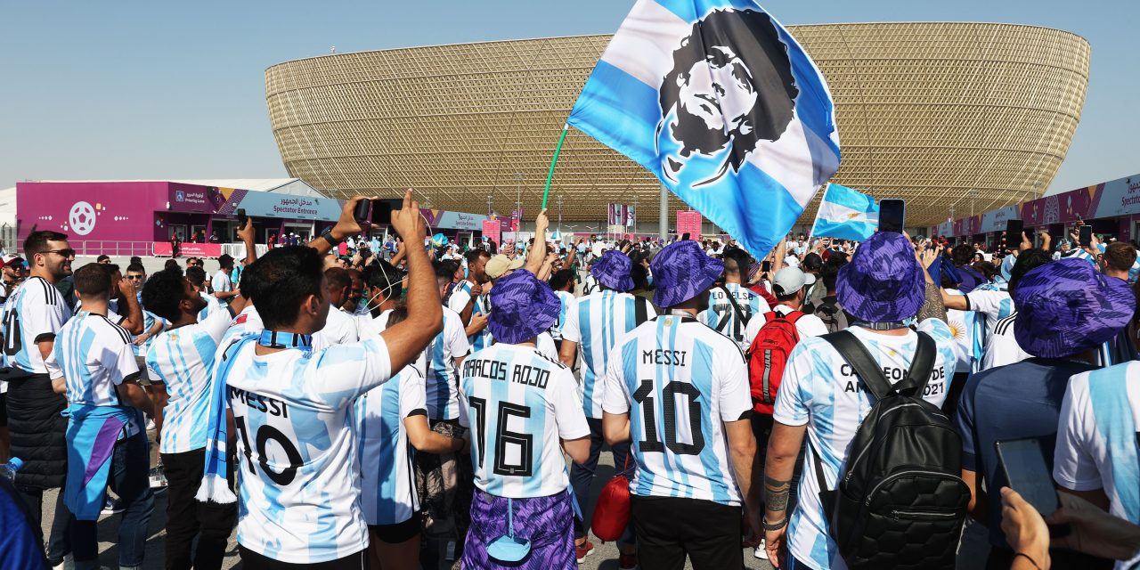 Presidente de FIFA expresó su deseo para que se celebre la figura de Maradona en mundiales posteriores