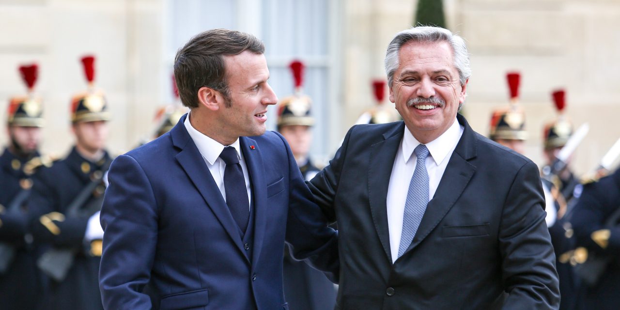 Presidentes de Argentina y Francia bromearon sobre la final del domingo