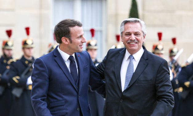 Presidentes de Argentina y Francia bromearon sobre la final del domingo
