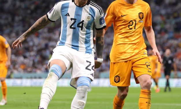 Uruguay vence en un tenso partido a Argentina, y Messi lanza un