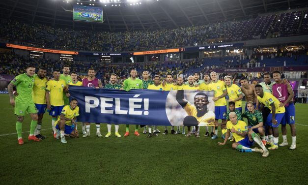 Jugadores de Brasil dedican triunfo a Pelé