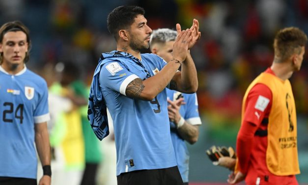 FIFA sacó del mundial a polémicos jueces que le arbitraron a Uruguay