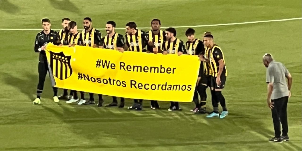 ¿Por qué salió Peñarol con el cartel We Remember? 