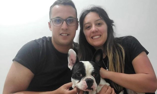 Pareja que se encadenó a Torre Ejecutiva recuperó a su perro robado