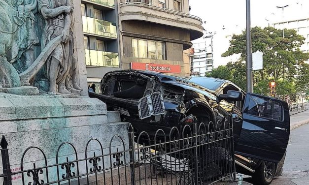 Hombre con alcoholemia positiva impactó contra el monumento al Gaucho