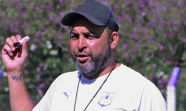 Entrenador de Defensor Sporting dijo que buscan un centrodelantero «finalizador»