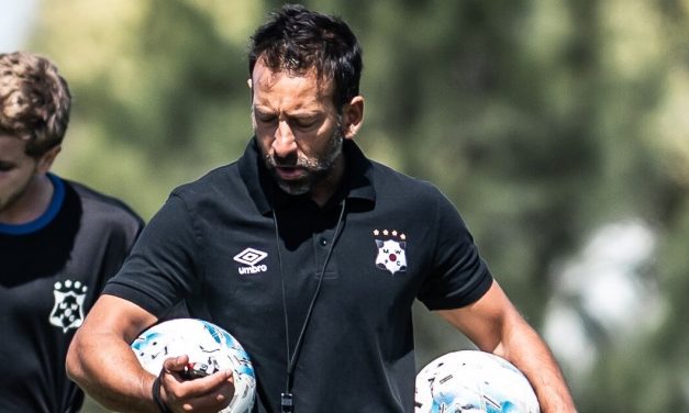 «No se trata de traer jugadores por traer» dijo el entrenador de Wanderers