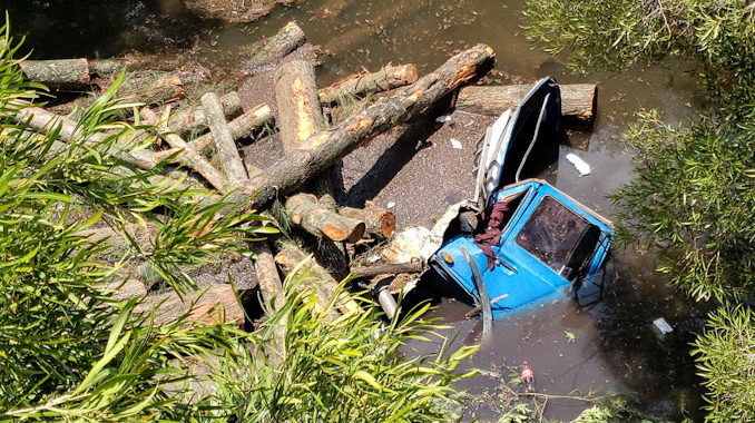Camionero de 21 años murió tras quedar sin frenos y caer desde un puente en Paysandú