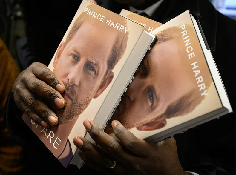 Libro de memorias del príncipe Harry bate récord de ventas en todo el mundo