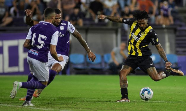 Peñarol y Defensor empataron tras un penal polémico en la hora en el Franzini