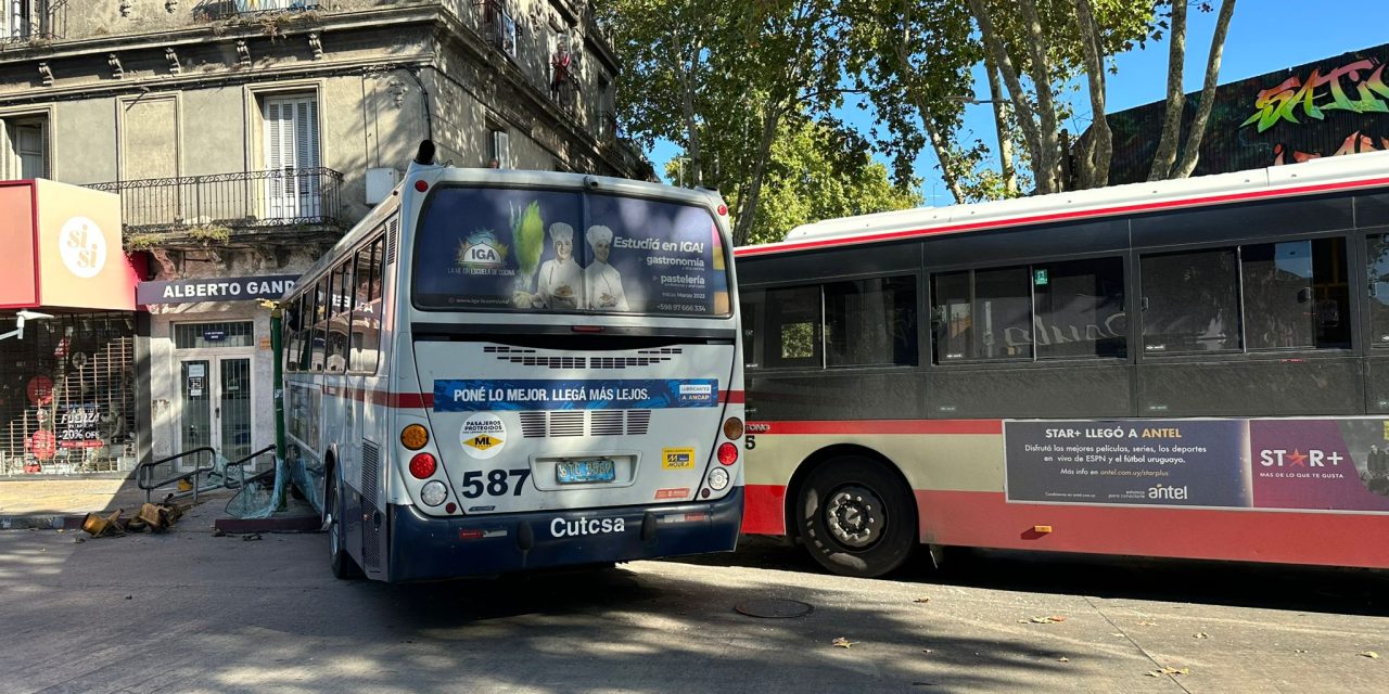 Fiscalía investiga el accidente entre dos ómnibus en la Unión que dejó 27 lesionados