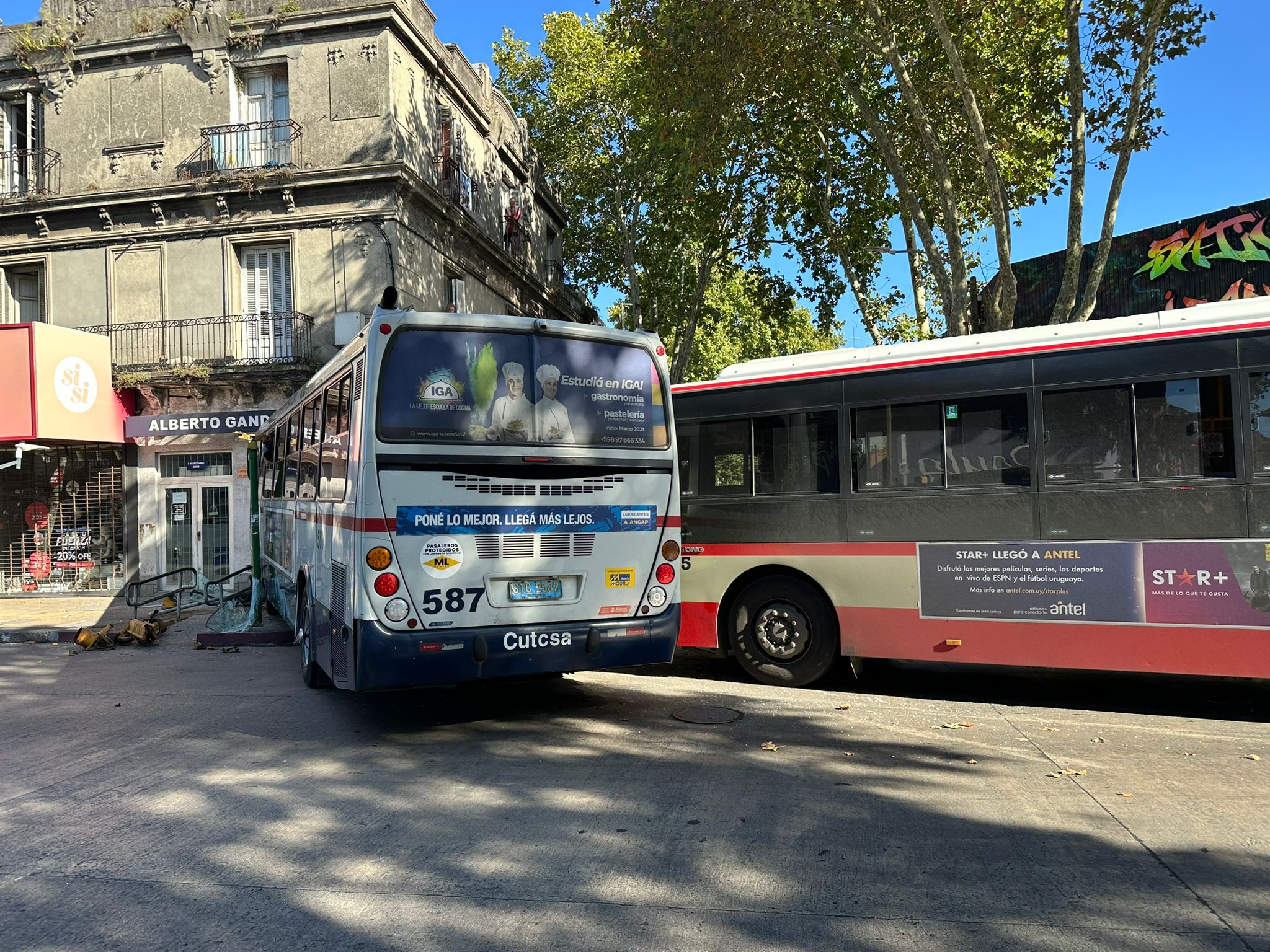 Fiscalía investiga el accidente entre dos ómnibus en la Unión que dejó